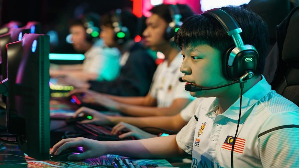 Dota 2 pro Ws in Commonwealth Esports Championships representing Malaysia